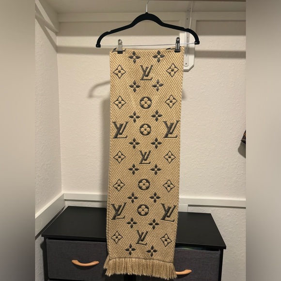 Louis Vuitton #413287 Wool Scarf Shawl LOGOMANIA MONOGRAM like new without box - Picture 8 of 9